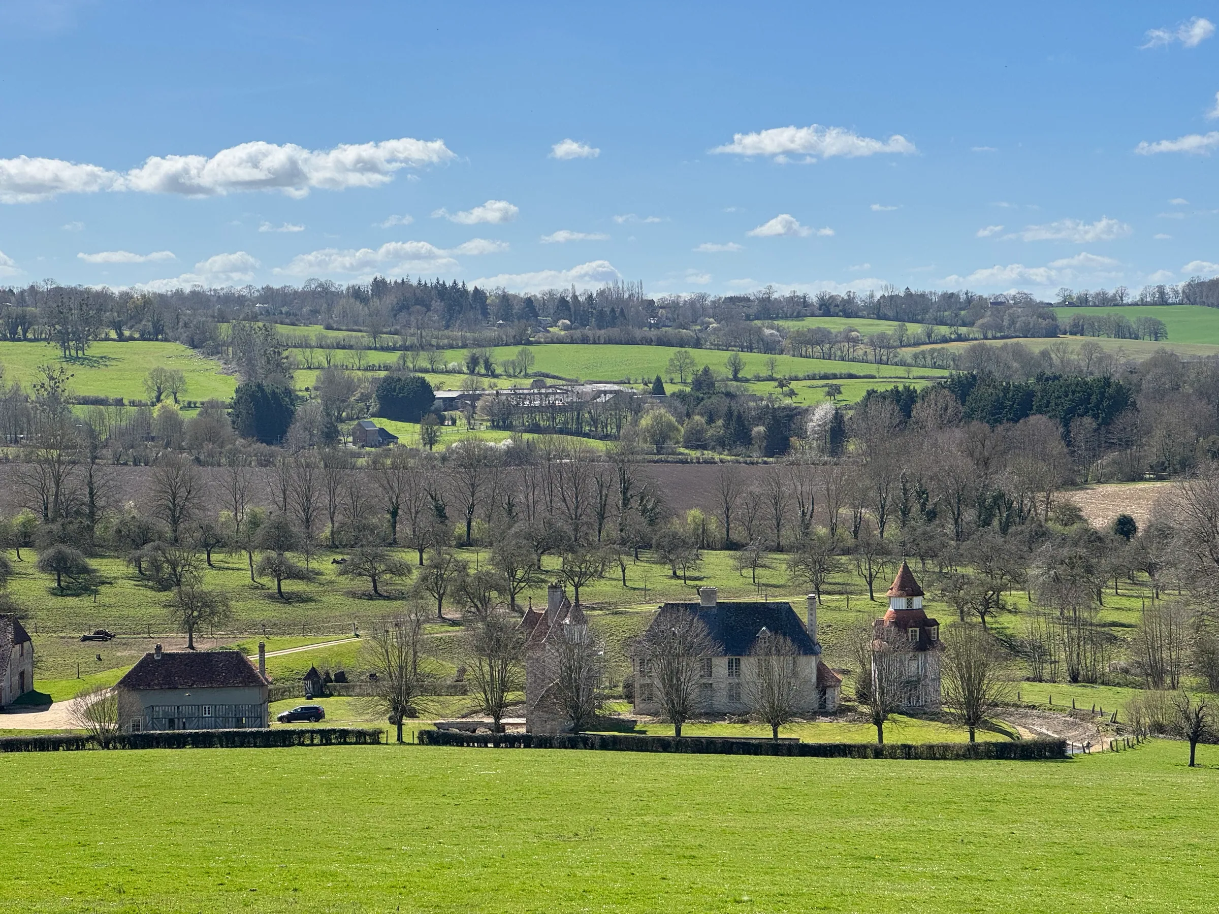 Le bocage du Pays d’Auge à Montreuil-en-Auge : haies, vergers et prairies jusqu’à l’horizon