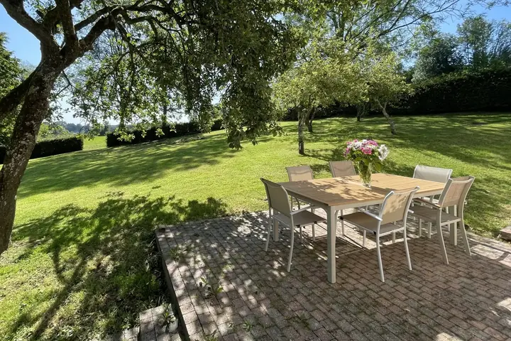 La table sous le pommier de Reinette Grise, pour un week-end en famille